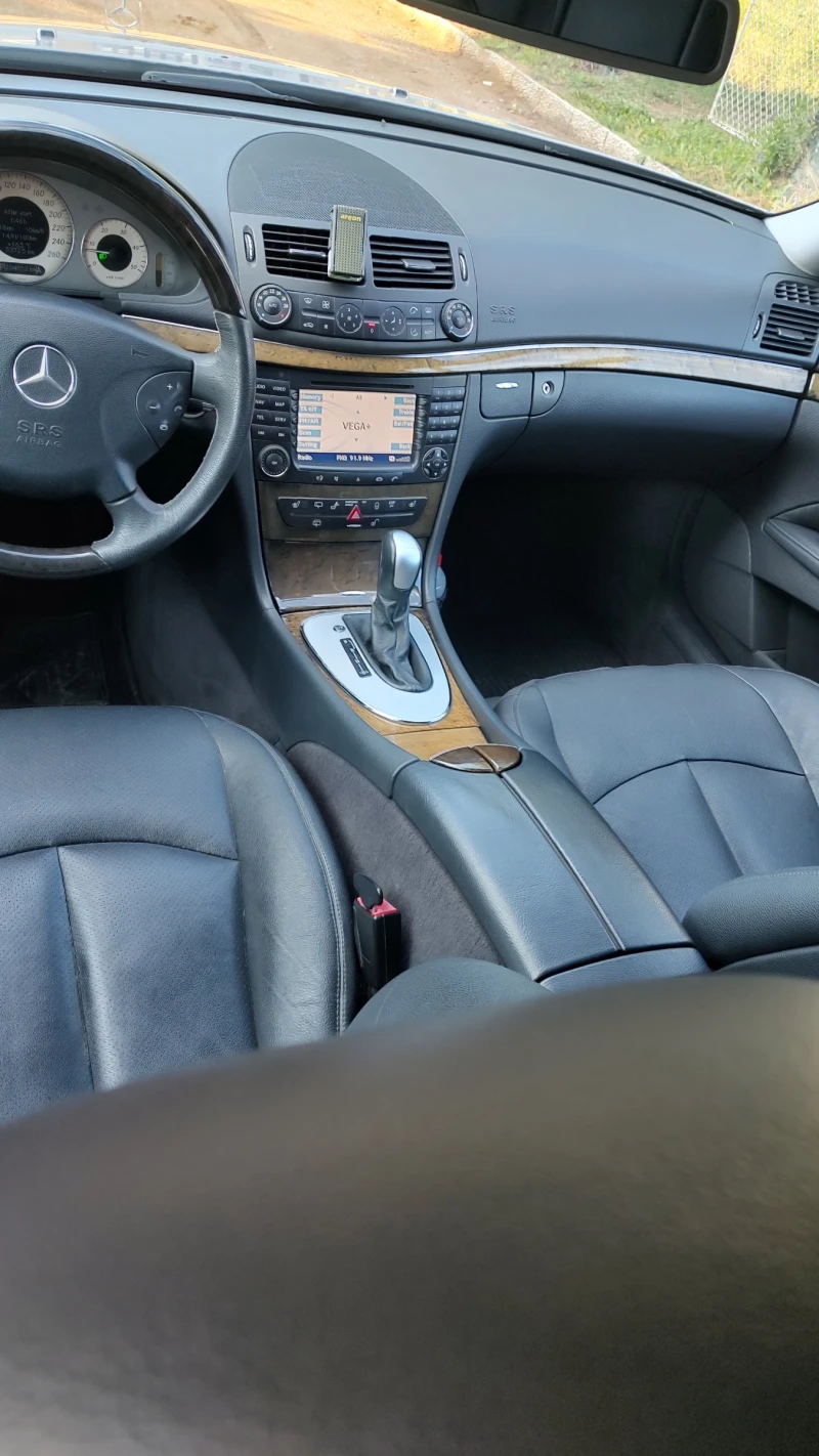 Mercedes-Benz E 280, снимка 11 - Автомобили и джипове - 47969661