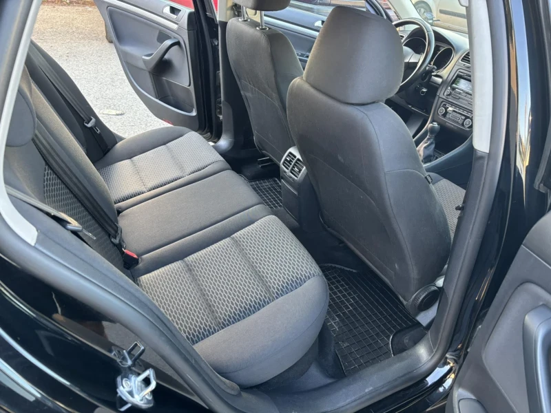 VW Golf 1.6 TDI, снимка 10 - Автомобили и джипове - 50595601