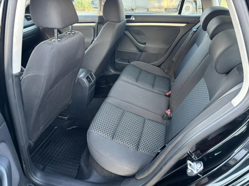 VW Golf 1.6 TDI, снимка 7 - Автомобили и джипове - 50595601