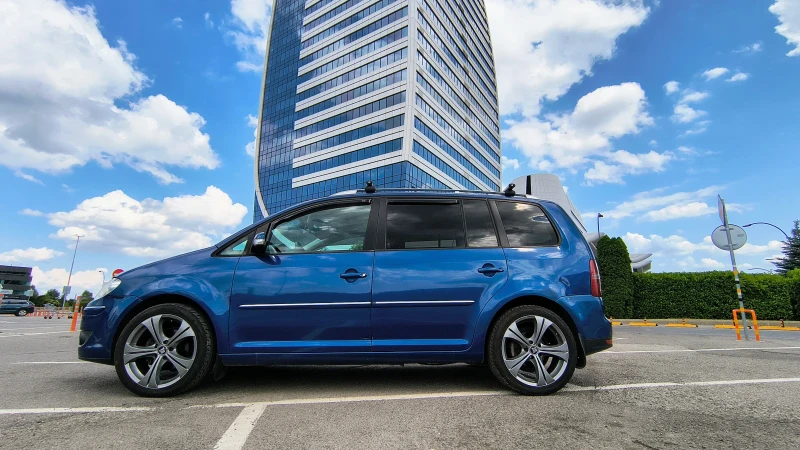 VW Touran, снимка 4 - Автомобили и джипове - 51804586