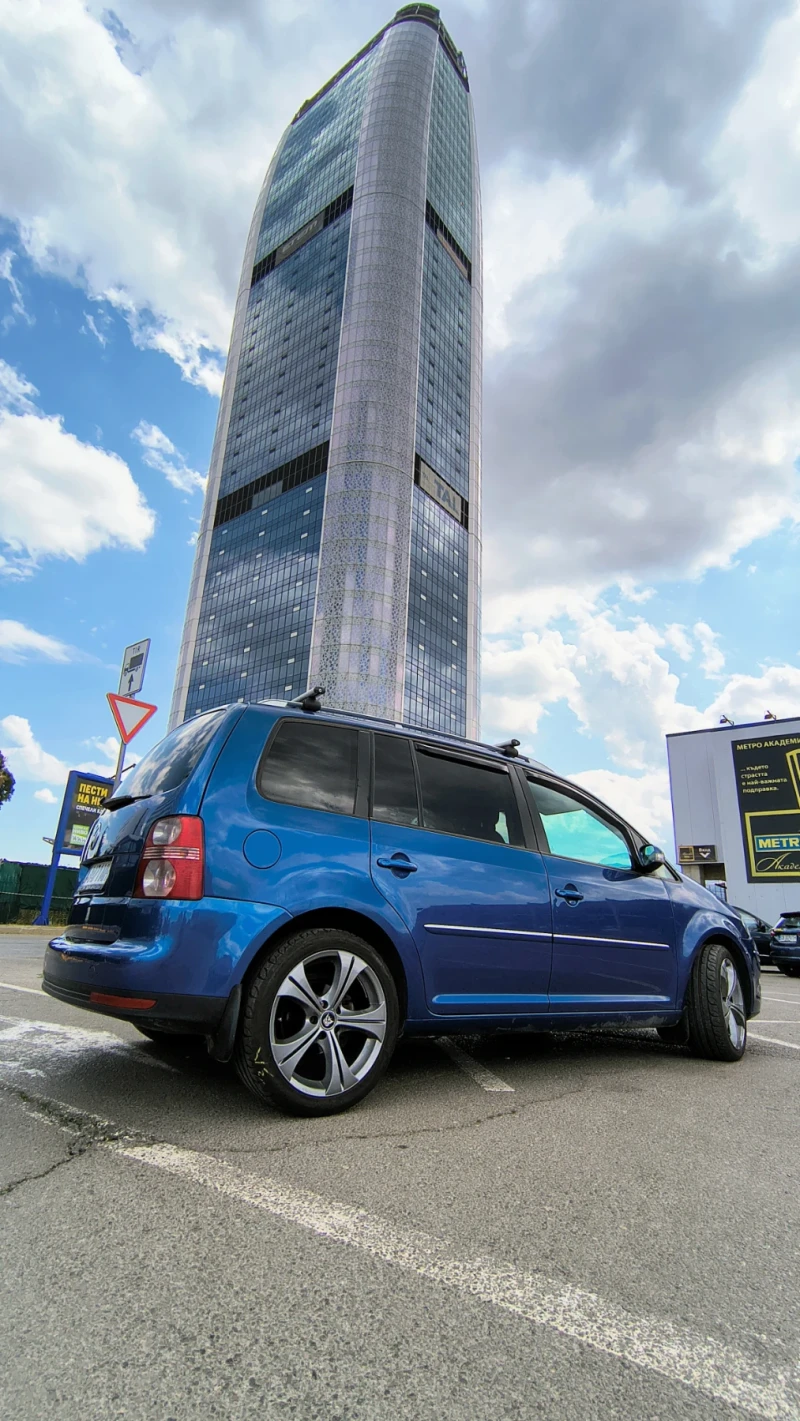 VW Touran, снимка 16 - Автомобили и джипове - 51804586