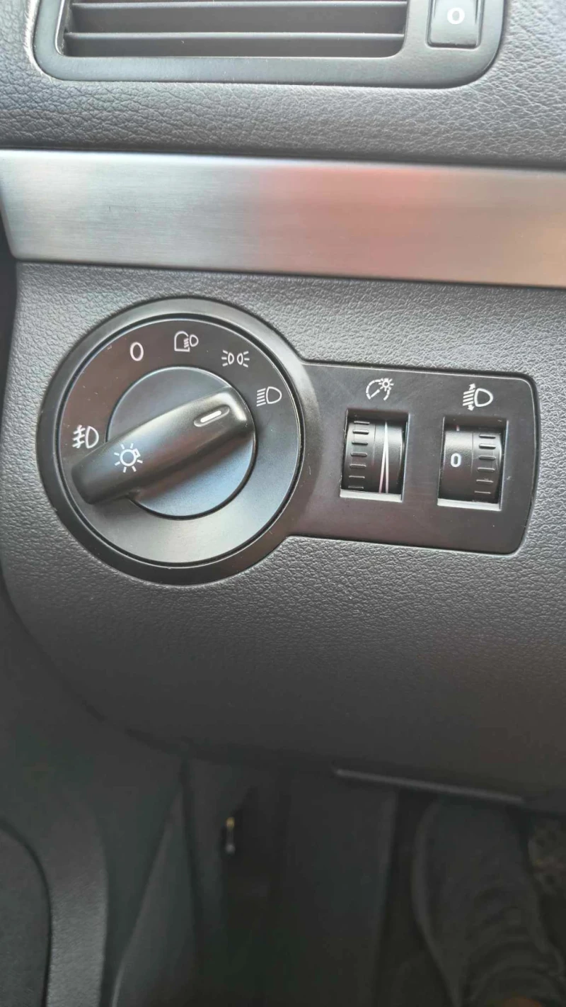 VW Touran, снимка 10 - Автомобили и джипове - 51804586