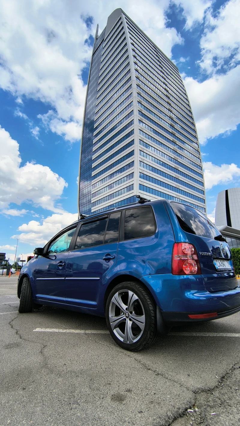 VW Touran, снимка 15 - Автомобили и джипове - 51804586