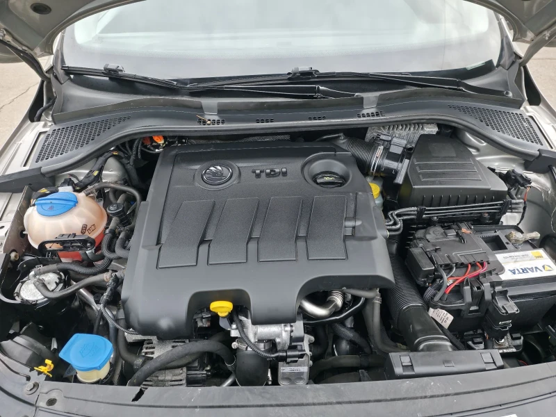 Skoda Rapid 1.6TDI/90КС/ КЛИМАТИК/ТОП СЪСТОЯНИЕ/ЕВРО 5В/, снимка 16 - Автомобили и джипове - 52725140