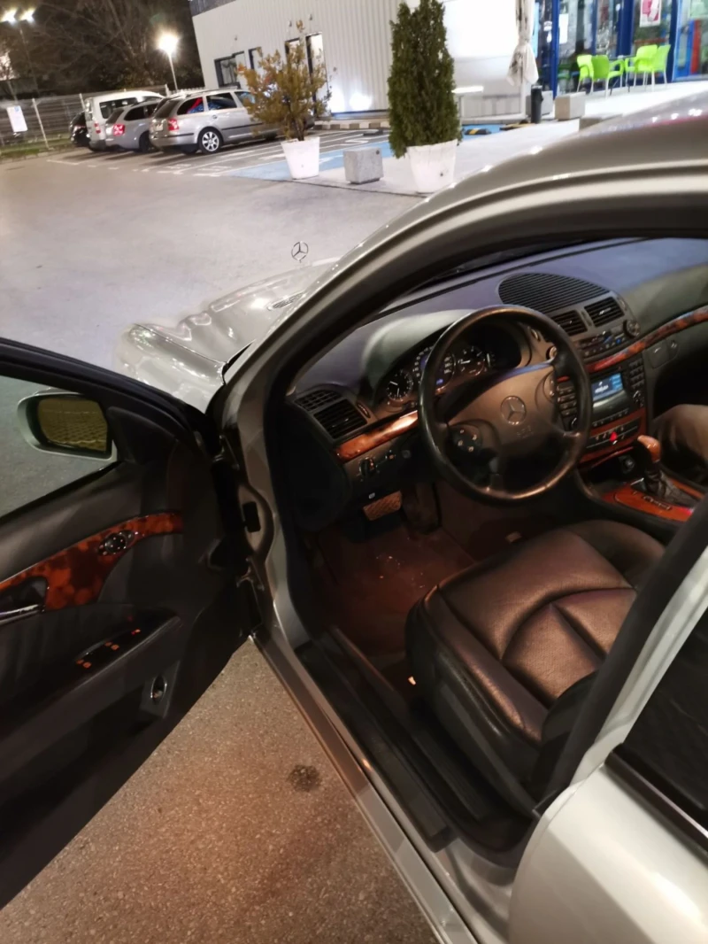 Mercedes-Benz E 270, снимка 5 - Автомобили и джипове - 52731219