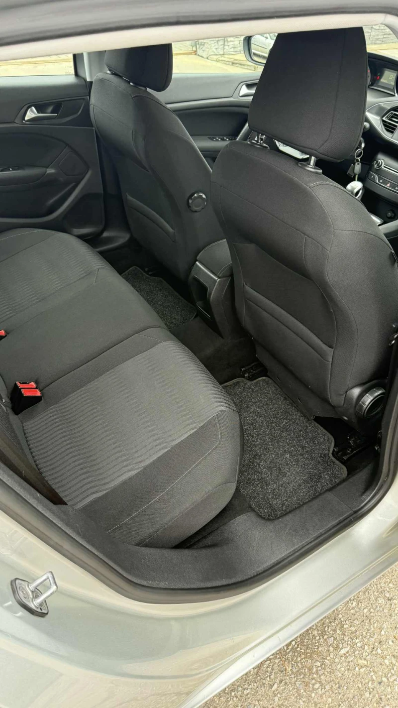 Peugeot 308 1.6HDI SW * ПЕРФЕКТЕН* , снимка 11 - Автомобили и джипове - 52904658