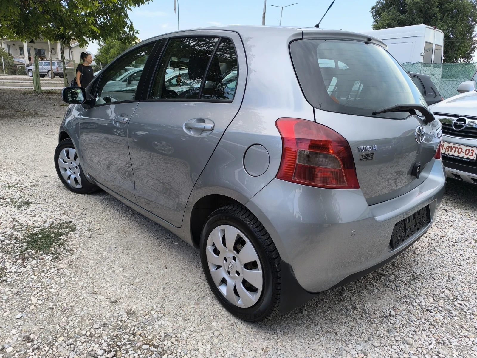 Toyota Yaris 1.3 бензин 08г. - изображение 4