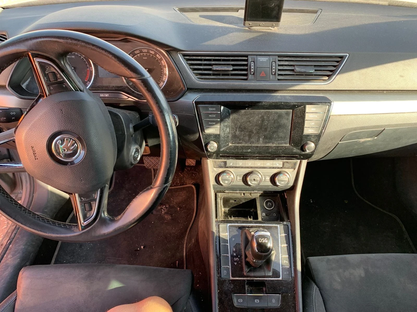 Skoda Superb 2.0 TDI 110kW NAVI, CAMERA, DSG, Alkantara - изображение 8