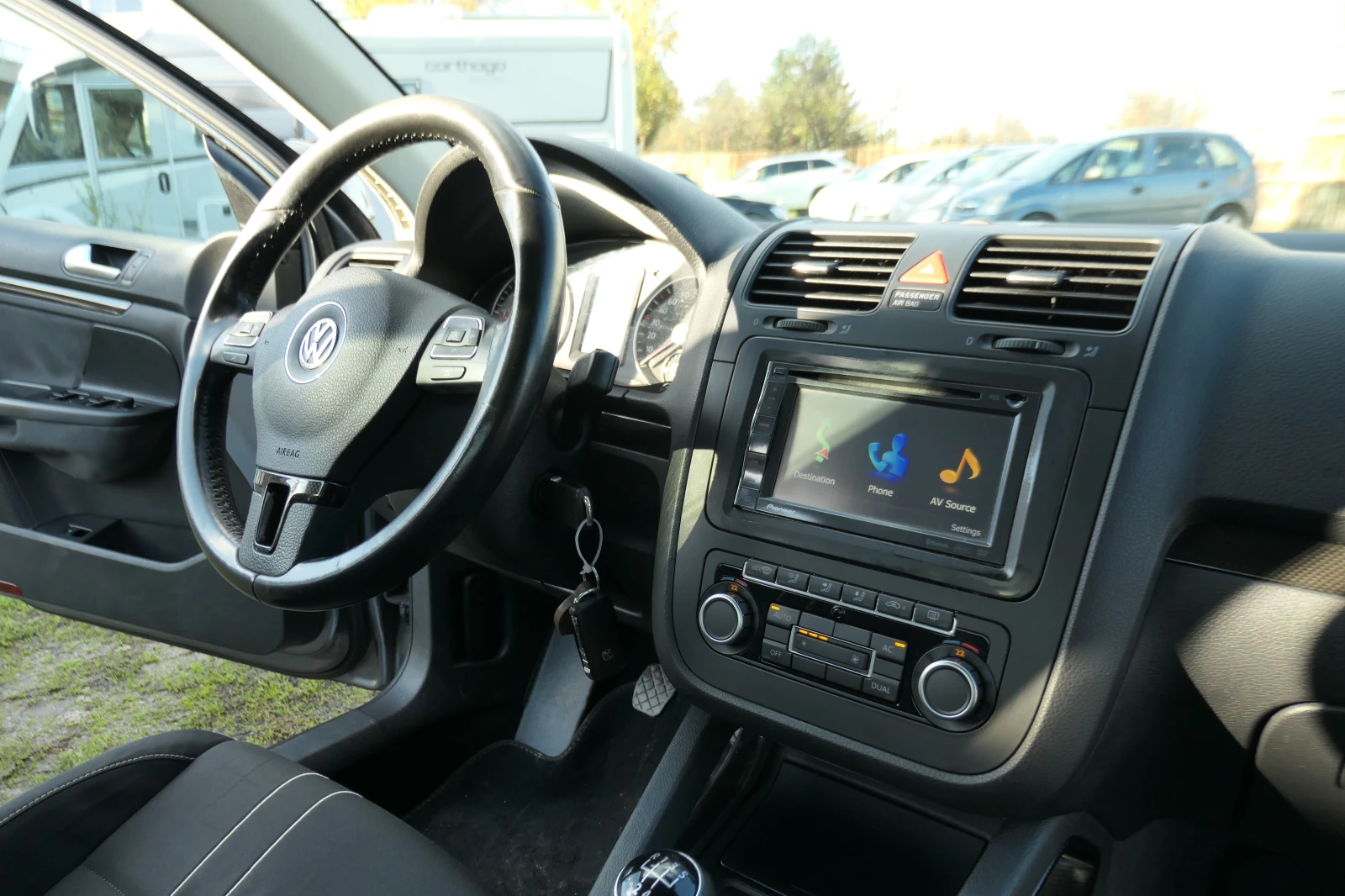 VW Jetta 1.6TDI XENON NAVI BLUETOOTH  | Mobile.bg   10