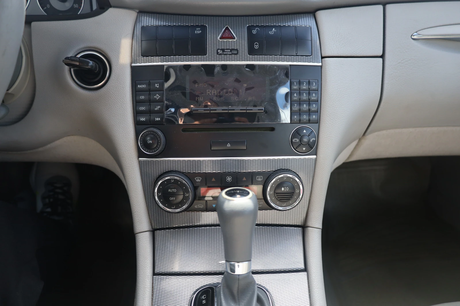 Mercedes-Benz CLK 270 CDI Automat Avantgarde Leder Tempomat iCarbg, снимка 13 - Автомобили и джипове - 54180629