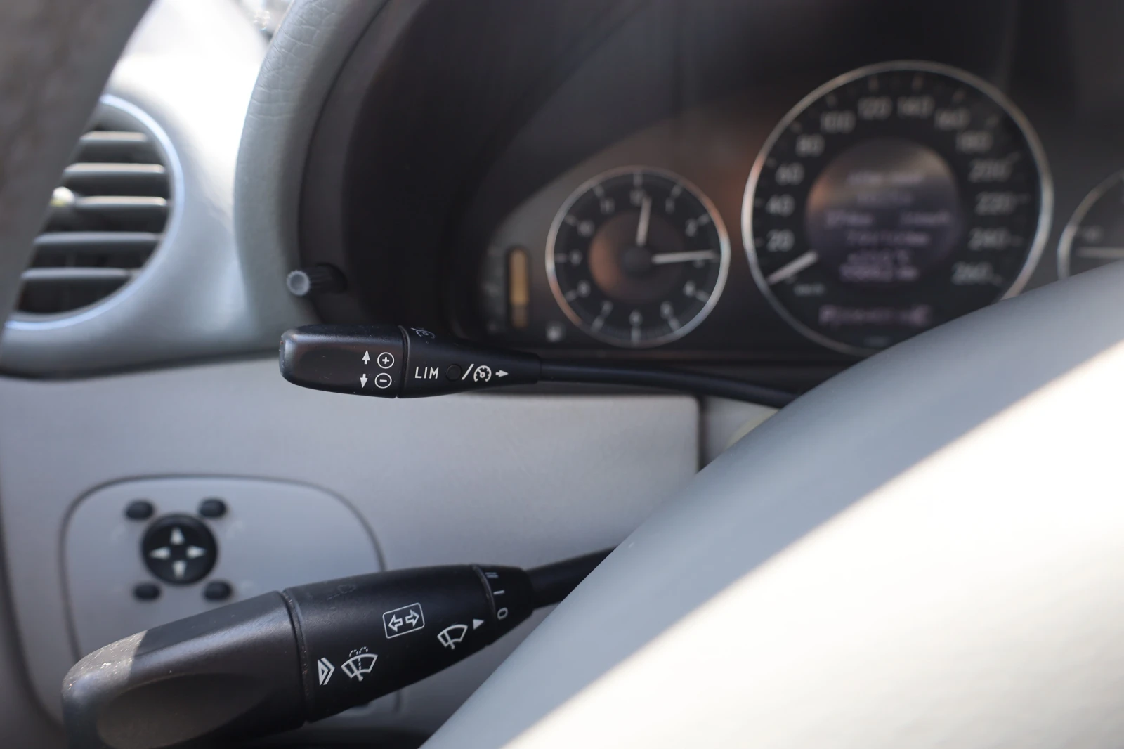 Mercedes-Benz CLK 270 CDI Automat Avantgarde Leder Tempomat iCarbg, снимка 14 - Автомобили и джипове - 54180629