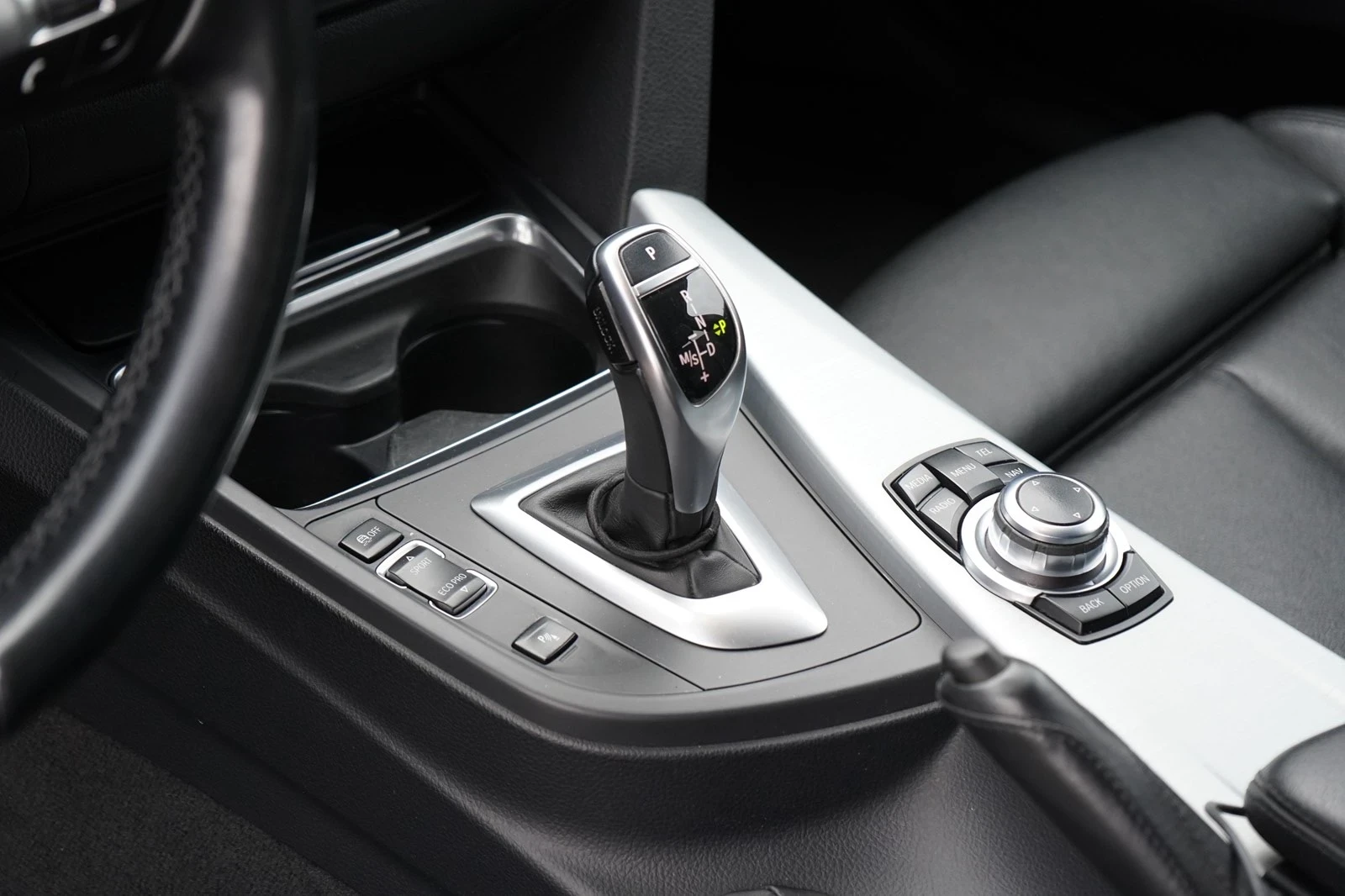 BMW 330 D/x-Drive/M package, снимка 12 - Автомобили и джипове - 54243482