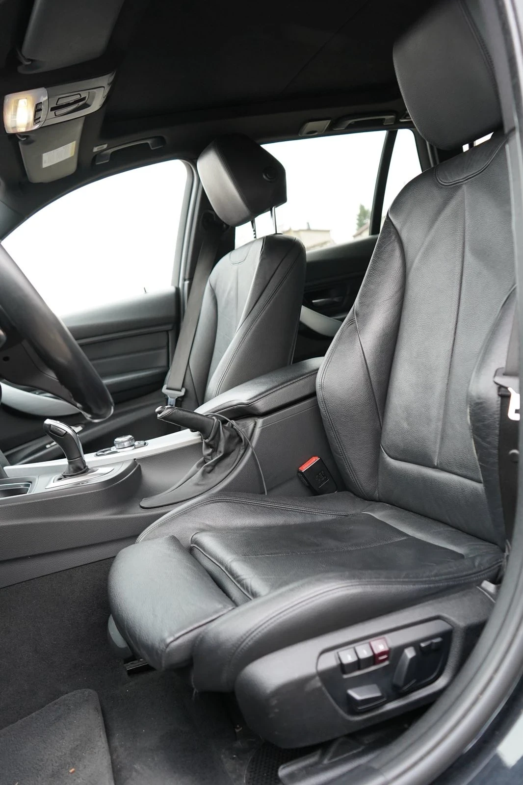 BMW 330 D/x-Drive/M package, снимка 16 - Автомобили и джипове - 54243482