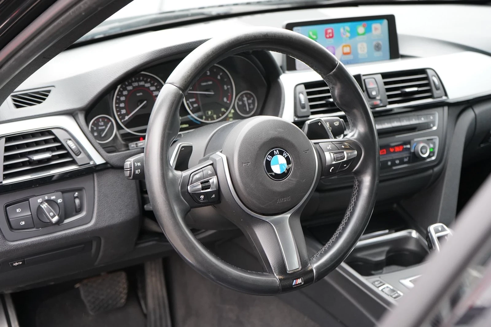 BMW 330 D/x-Drive/M package, снимка 11 - Автомобили и джипове - 54243482