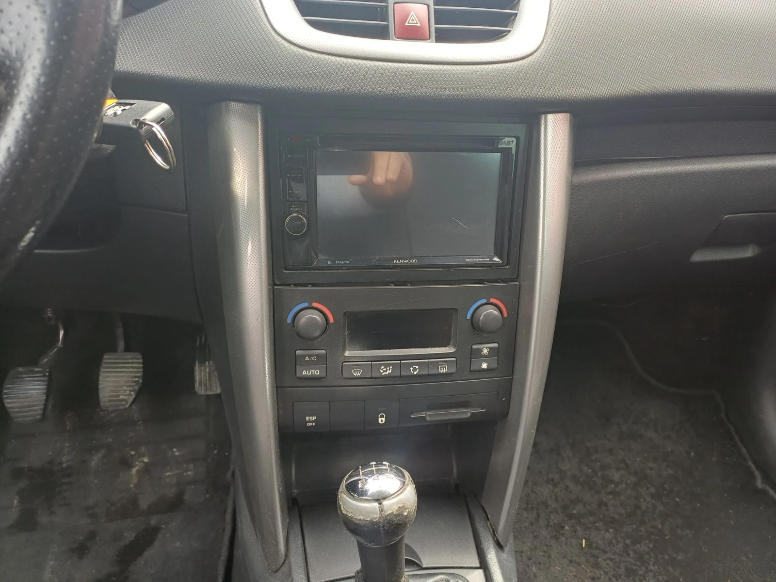 Peugeot 207 1, 6i, panorama, снимка 9 - Автомобили и джипове - 54389774