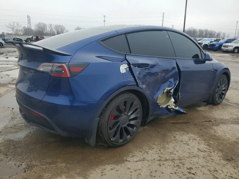 Tesla Model Y, снимка 3 - Автомобили и джипове - 54697792