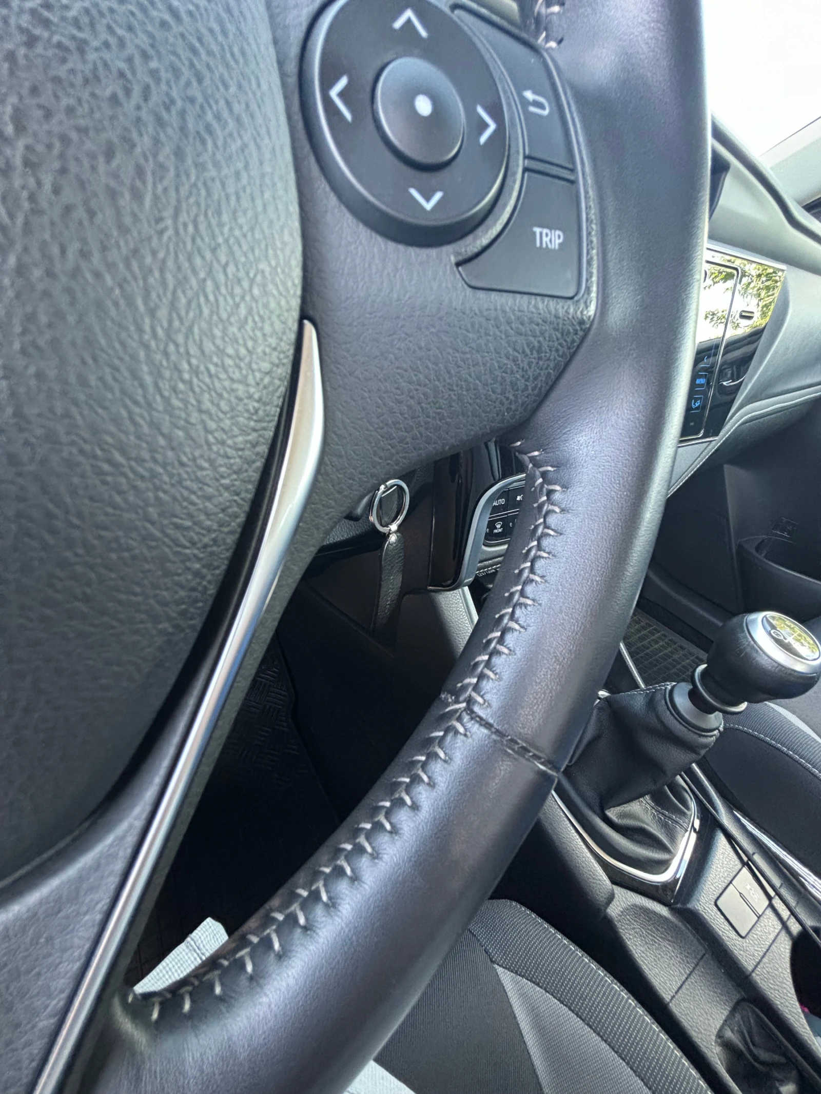 Toyota Auris 1.6LUNA petrol, снимка 11 - Автомобили и джипове - 55421948
