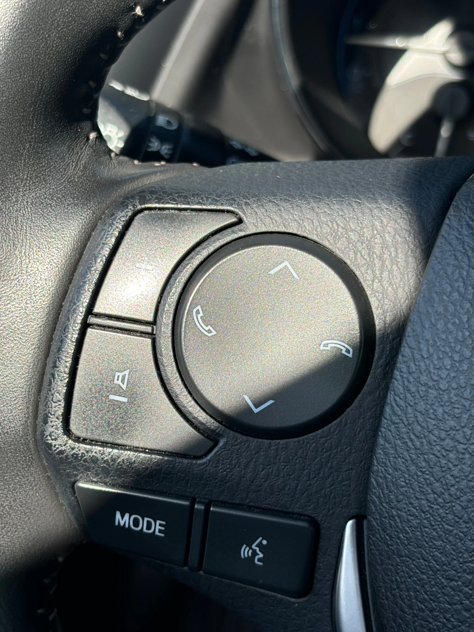 Toyota Auris 1.6LUNA petrol, снимка 12 - Автомобили и джипове - 55421948