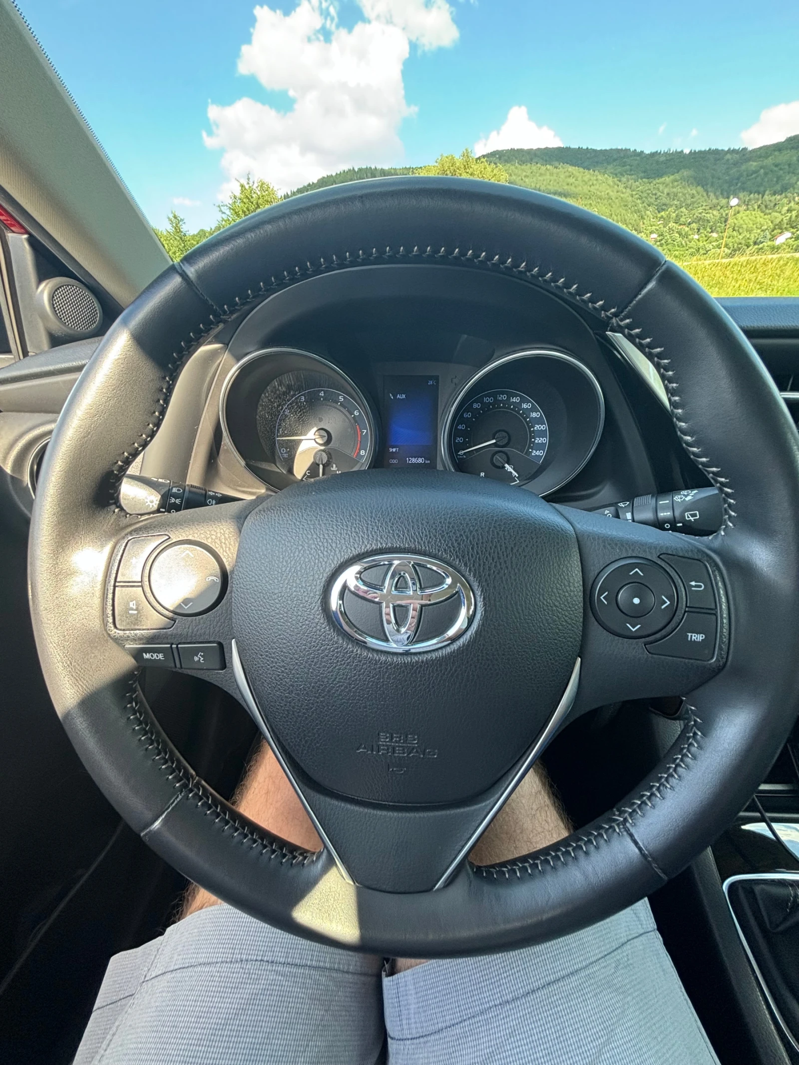 Toyota Auris 1.6LUNA petrol, снимка 14 - Автомобили и джипове - 55421948