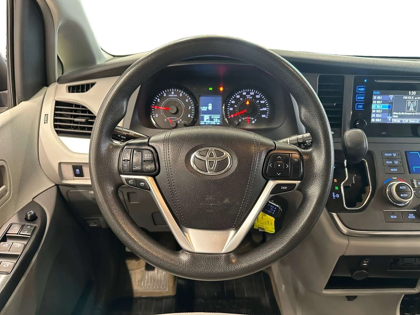 Toyota Sienna, снимка 13 - Автомобили и джипове - 56020428