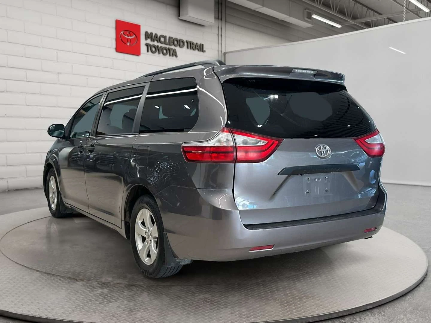 Toyota Sienna, снимка 3 - Автомобили и джипове - 56020428
