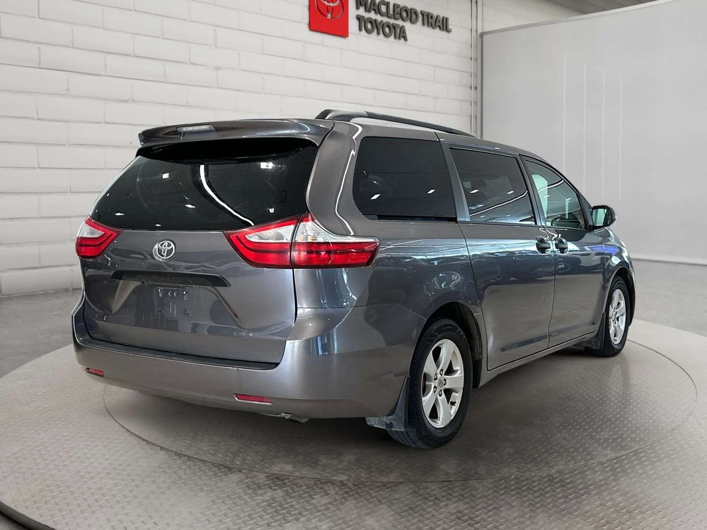 Toyota Sienna, снимка 5 - Автомобили и джипове - 56020428