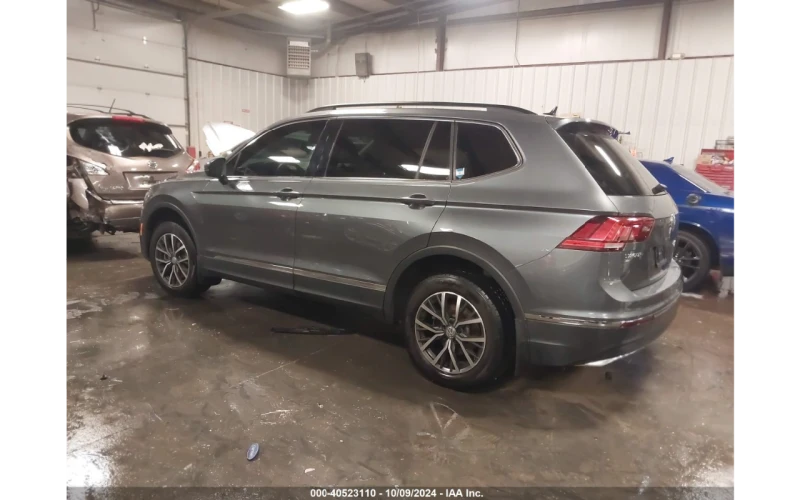 VW Tiguan 2.0T SE * 4X4 , снимка 6 - Автомобили и джипове - 47740693