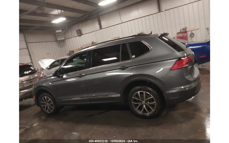 VW Tiguan 2.0T SE * 4X4 , снимка 5 - Автомобили и джипове - 47740693