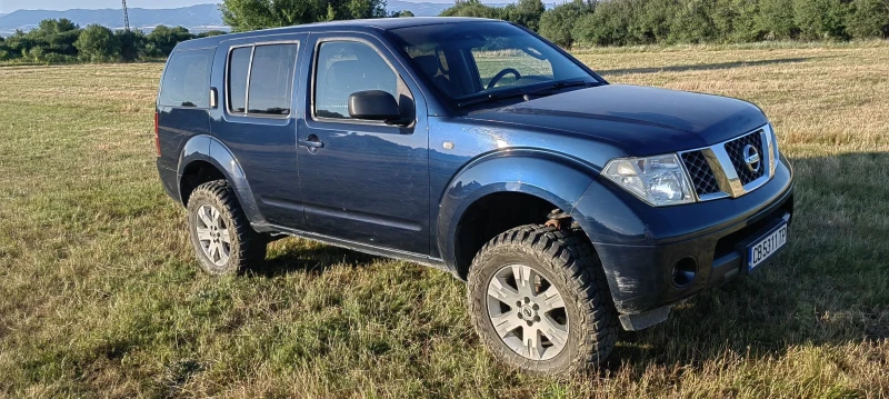 Nissan Pathfinder, снимка 3 - Автомобили и джипове - 52530592