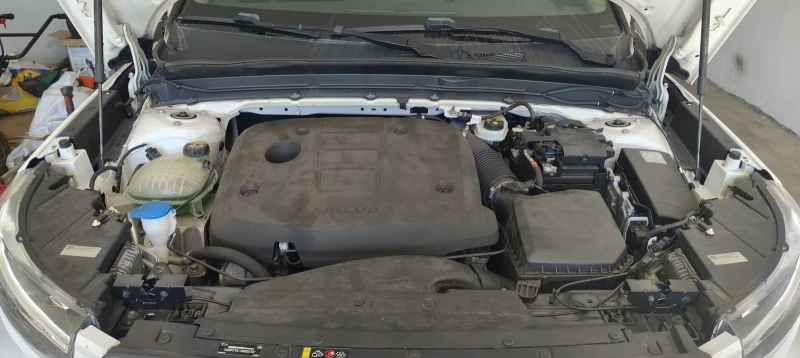 Volvo XC40, снимка 8 - Автомобили и джипове - 52248151