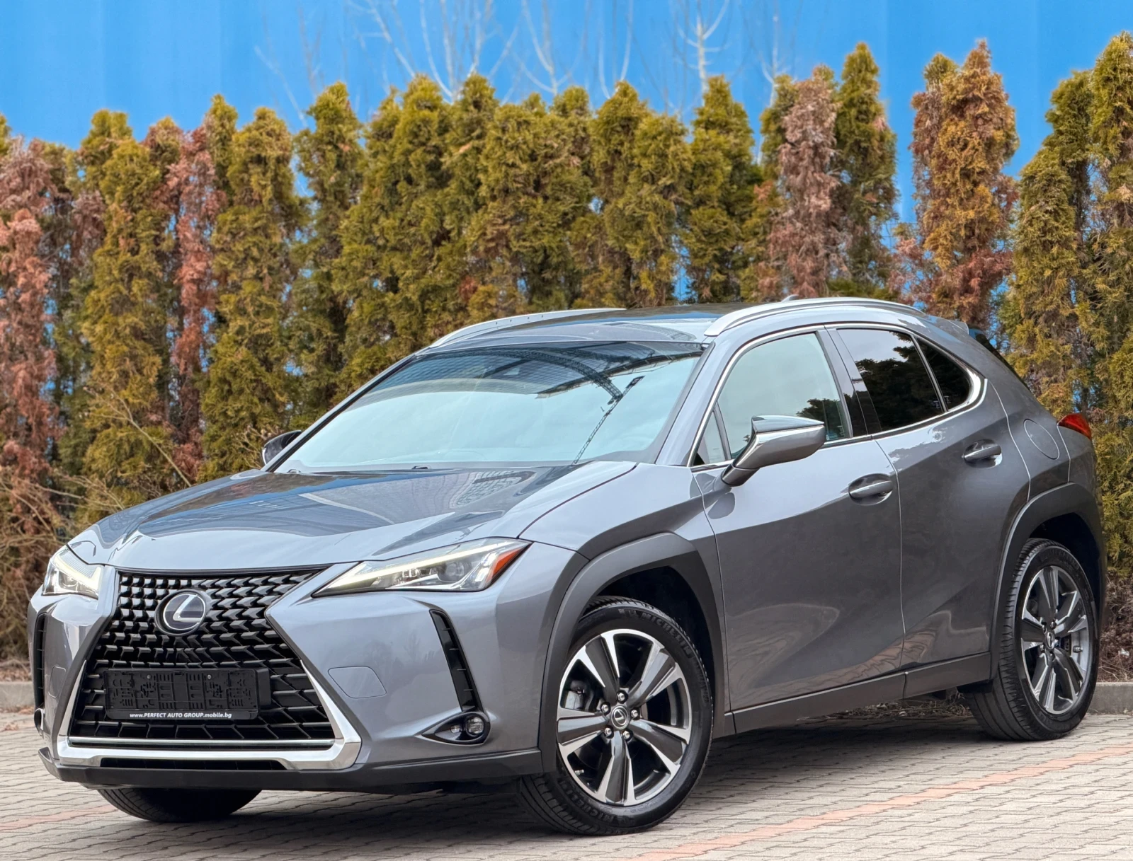 Lexus UX 250h 2.0HAYBRID-KEYLESS-ПОДГРЕВ-КАМЕРА-ЛЕНТИ-КАТО-НОВ!!