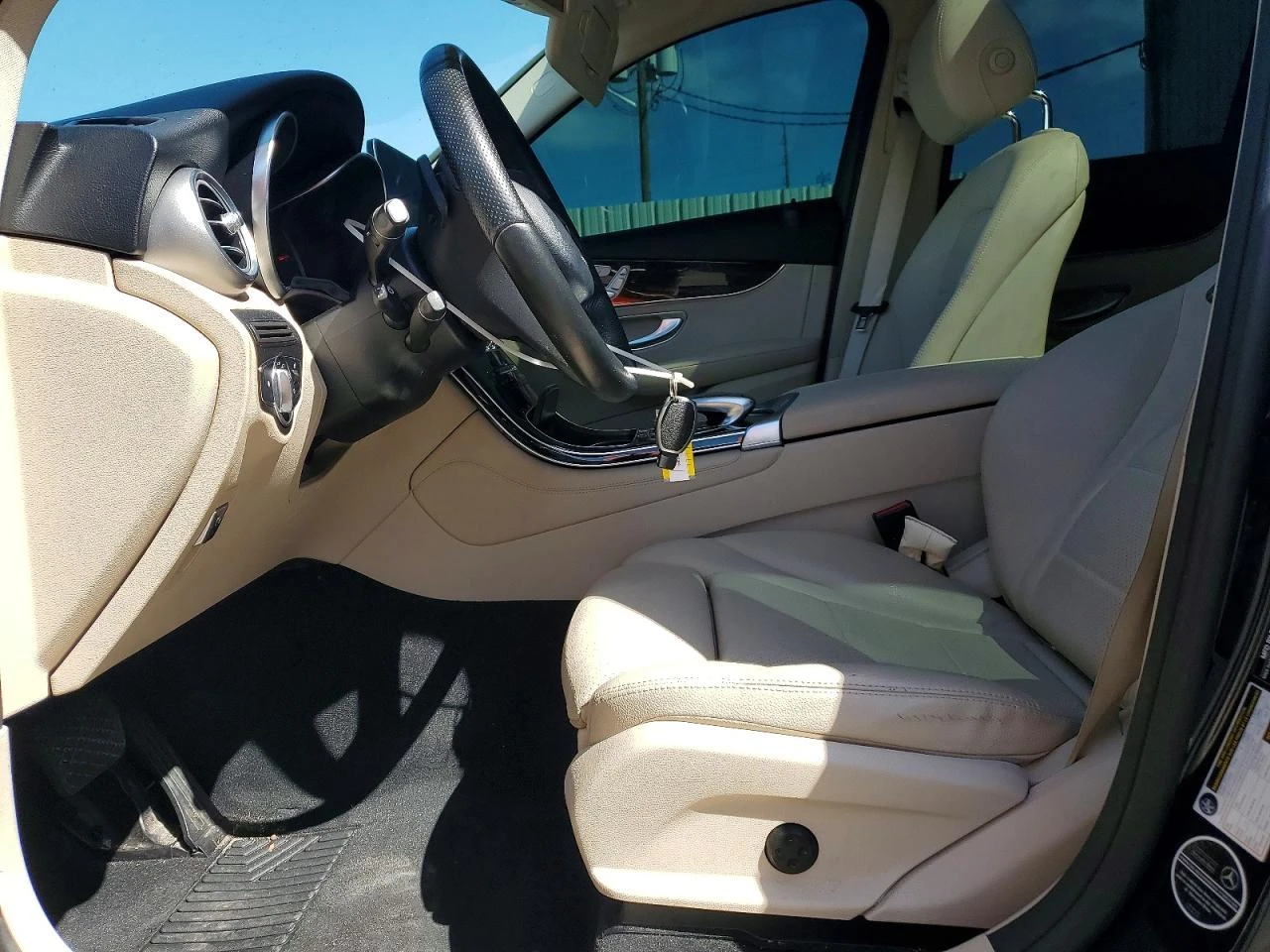 Mercedes-Benz GLC 300 * 4MATIC* КОЖА* ПОДГРЕВ* ПАНОРАМА* ЛЕД* , снимка 7 - Автомобили и джипове - 53985050