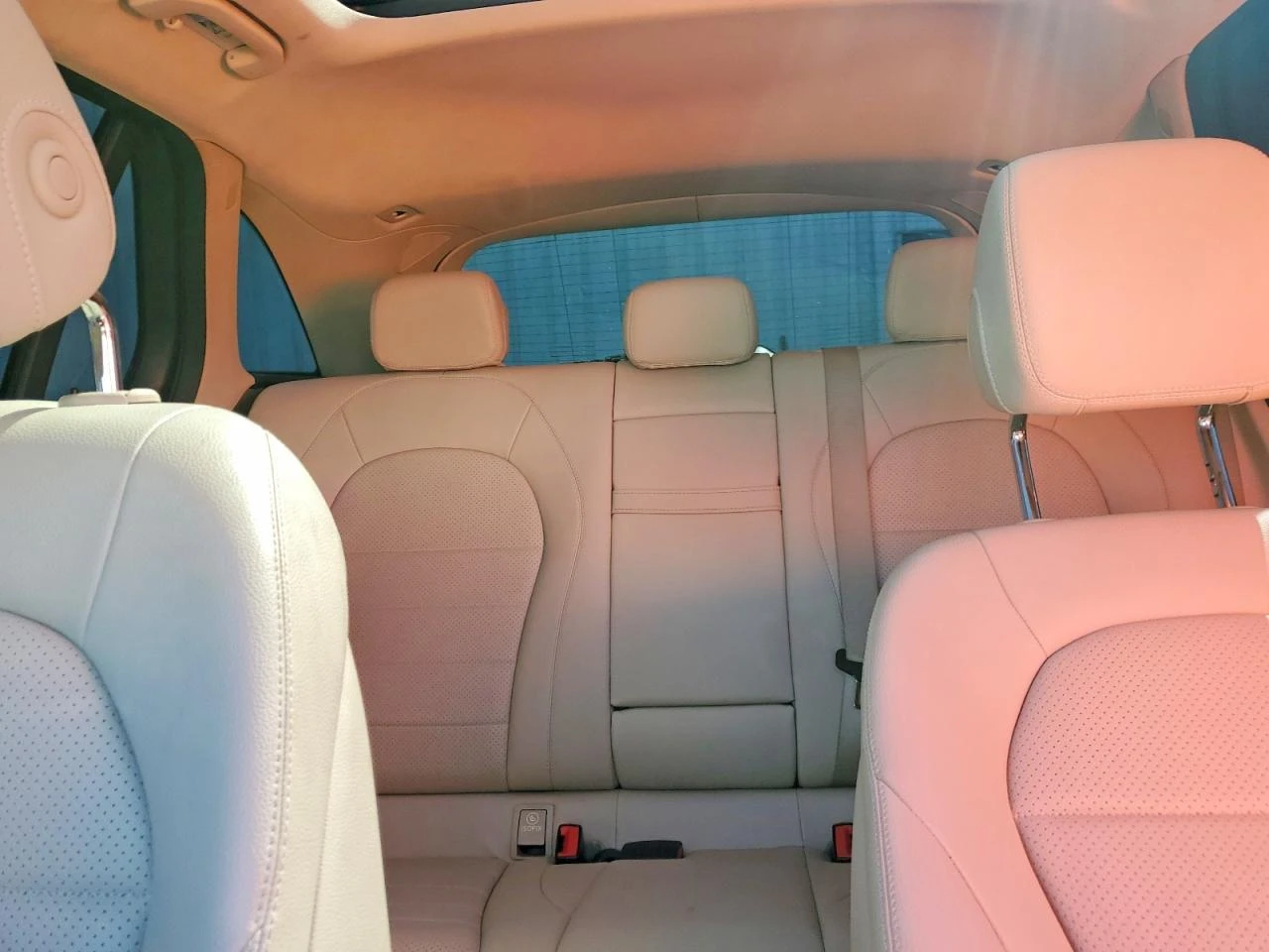 Mercedes-Benz GLC 300 * 4MATIC* КОЖА* ПОДГРЕВ* ПАНОРАМА* ЛЕД* , снимка 10 - Автомобили и джипове - 53985050