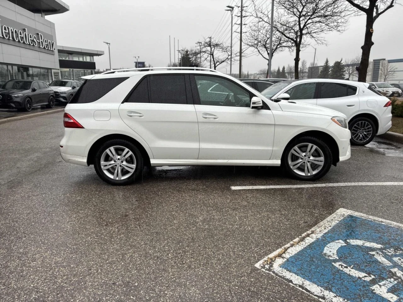 Mercedes-Benz ML 350 Harman/Kardon* 360View* Keyless* Подгрев* Пано, снимка 4 - Автомобили и джипове - 54110521