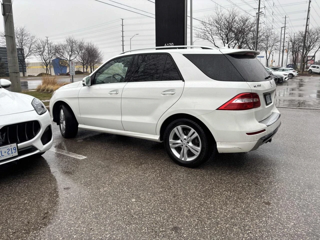 Mercedes-Benz ML 350 Harman/Kardon* 360View* Keyless* Подгрев* Пано, снимка 3 - Автомобили и джипове - 54110521
