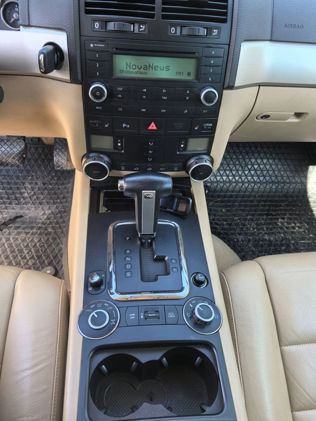 VW Touareg 3.0 TDI V6 4X4 , снимка 9 - Автомобили и джипове - 54627777