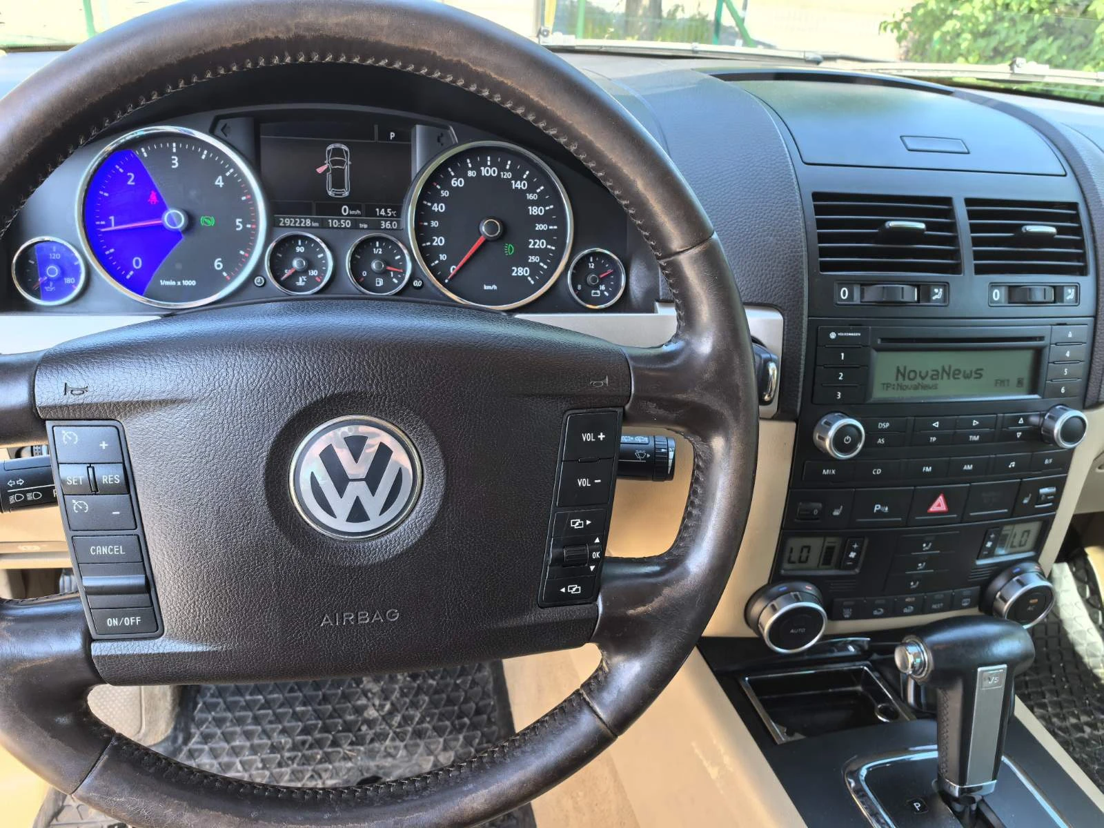 VW Touareg 3.0 TDI V6 4X4 , снимка 10 - Автомобили и джипове - 54627777