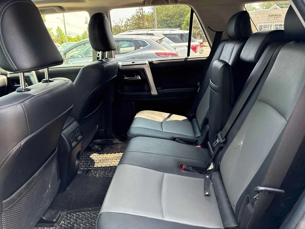 Toyota 4runner * 4WD * CARFAX * ОПЦИЯ ЗА ФИНАНСИРАНЕ, снимка 13 - Автомобили и джипове - 55193555