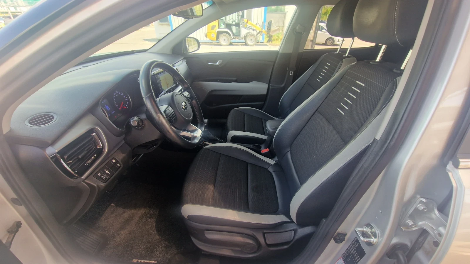 Kia Stonic, снимка 17 - Автомобили и джипове - 55670298