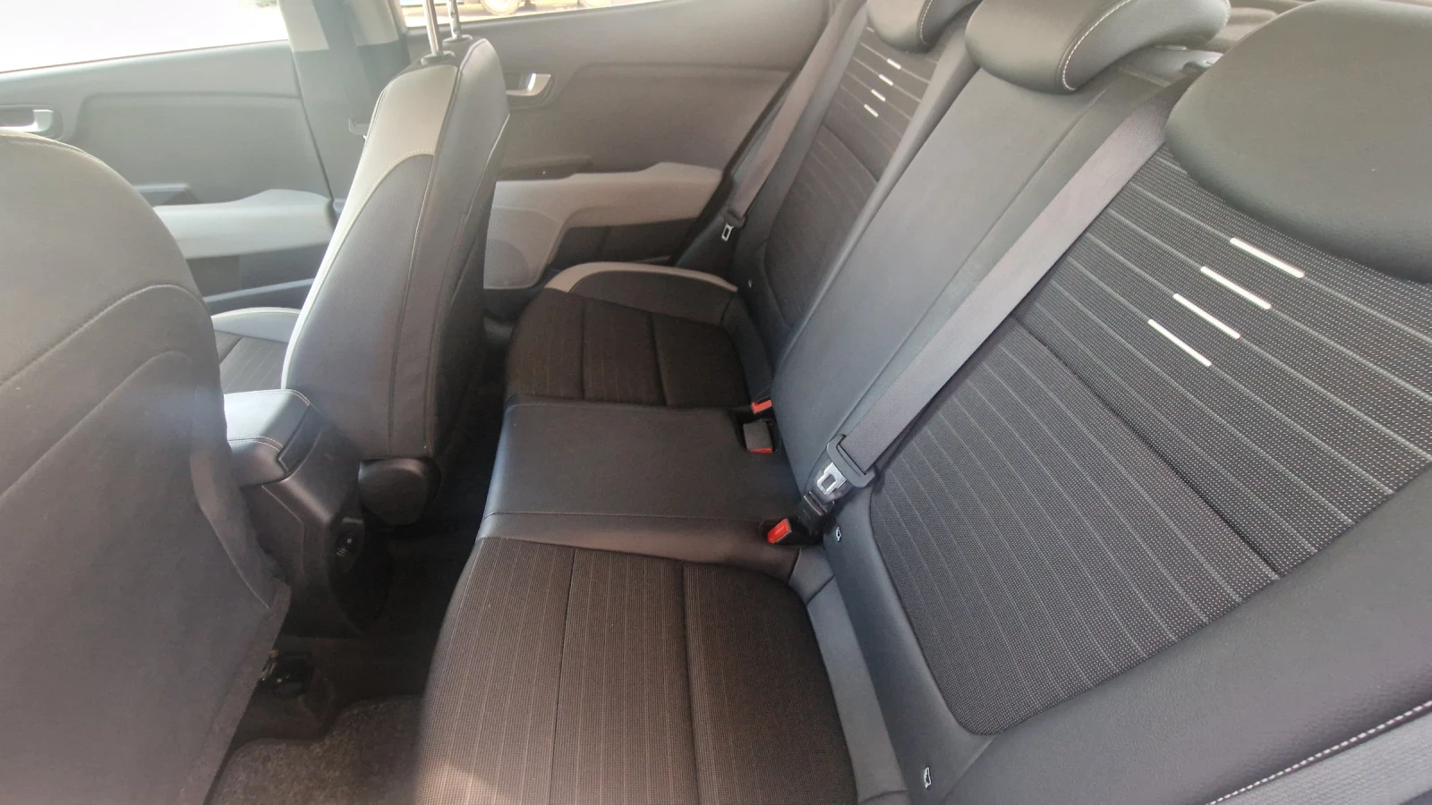 Kia Stonic, снимка 13 - Автомобили и джипове - 55670298
