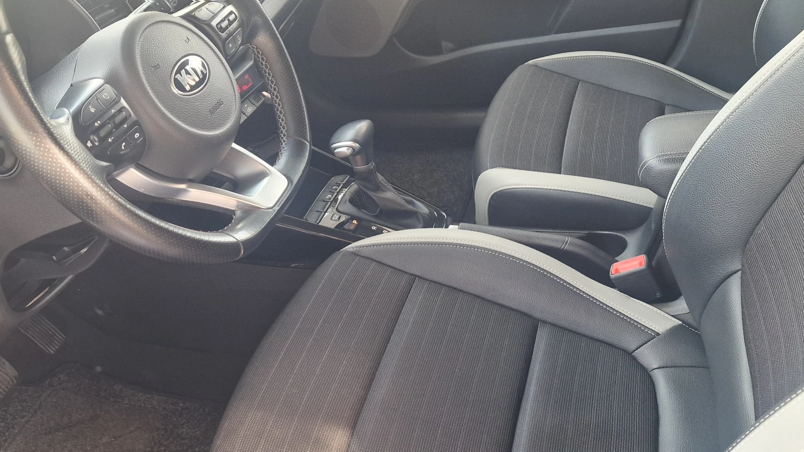 Kia Stonic, снимка 15 - Автомобили и джипове - 55670298