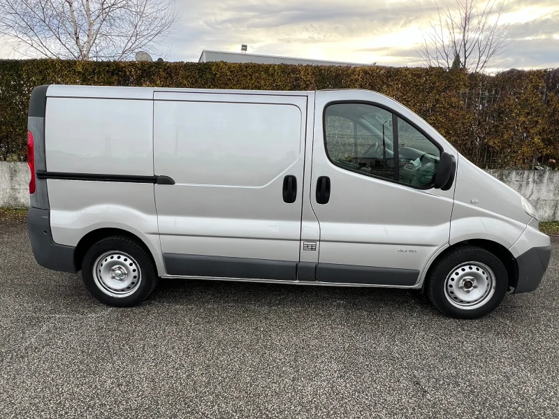 Renault Trafic, снимка 4 - Бусове и автобуси - 48132730