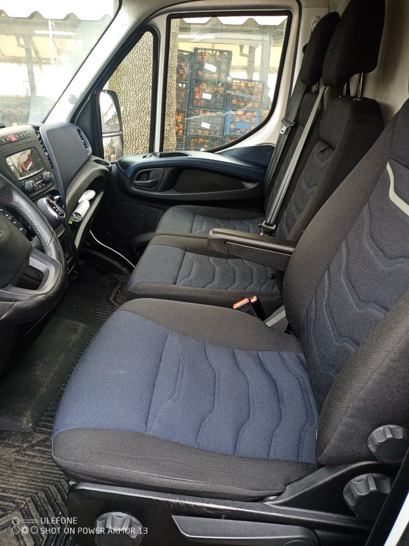 Iveco Daily 35-210 , 3.00кубика , 210 коня , категория Б, снимка 12 - Бусове и автобуси - 52649122