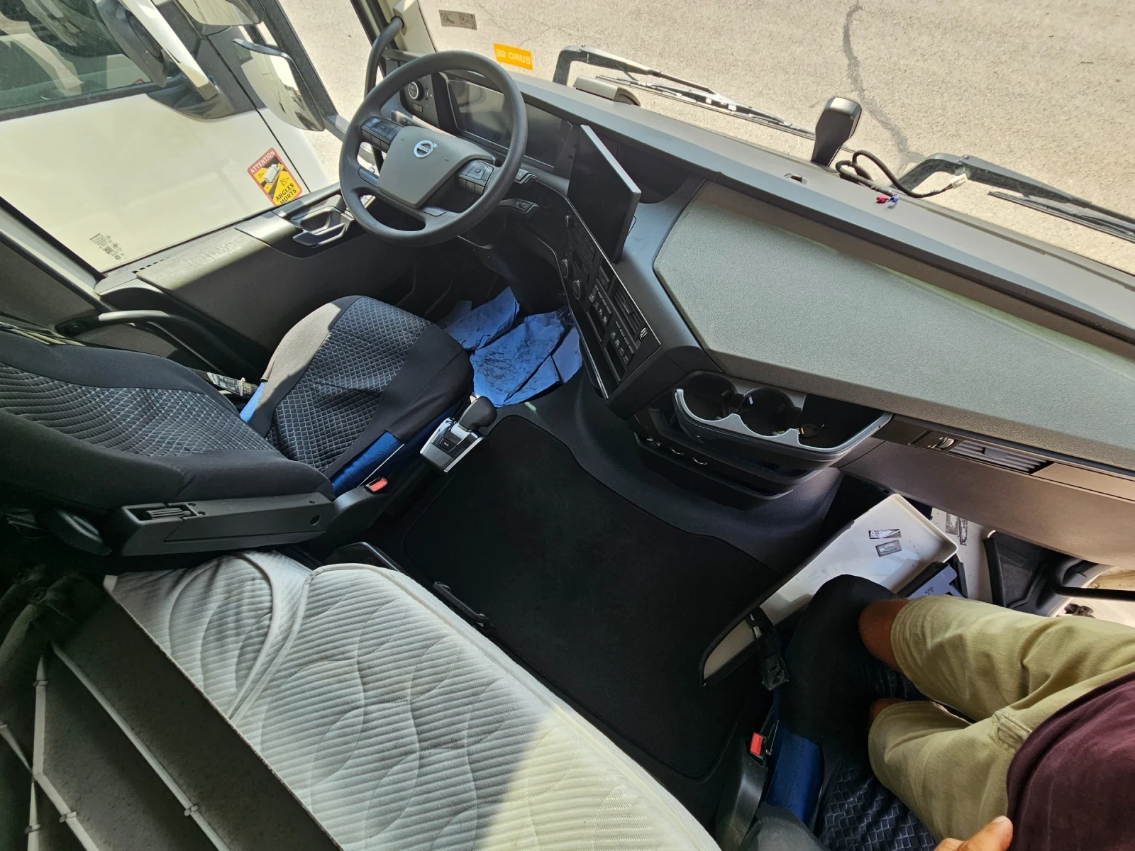 Volvo Fh FH500 I-Save 3 броя Наличен в България, снимка 4 - Камиони - 55725400