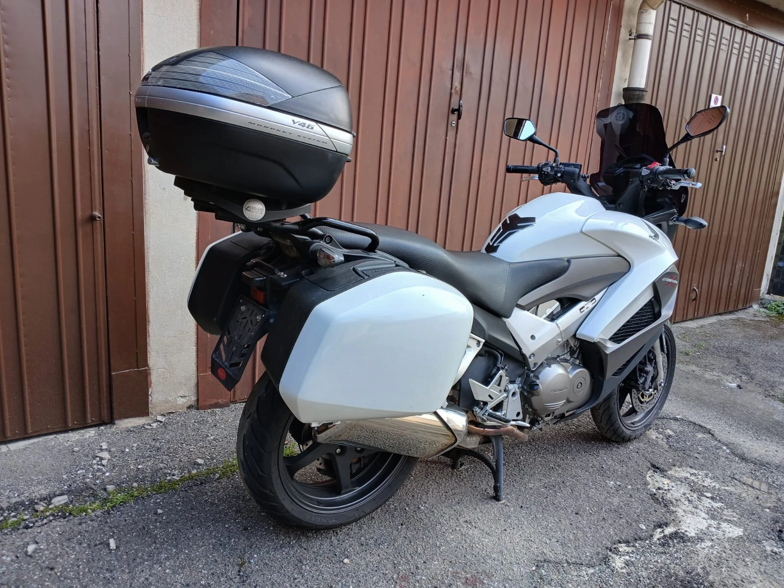 Honda Crossrunner VFR 800X ABS - 3 куфара, снимка 3 - Мотоциклети и мототехника - 53926182