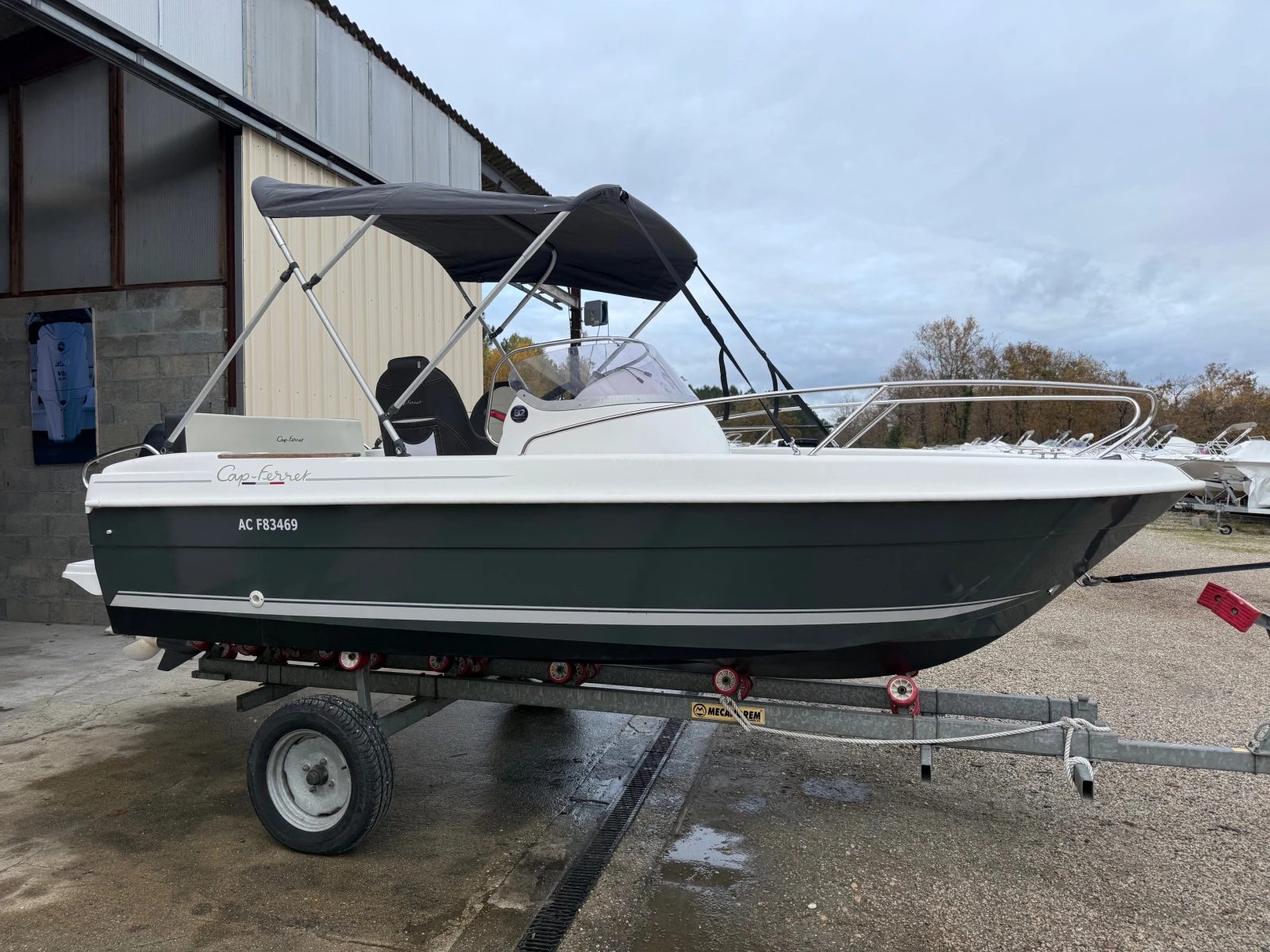 Моторна яхта Jeanneau Cap Ferret 522 Sundeck