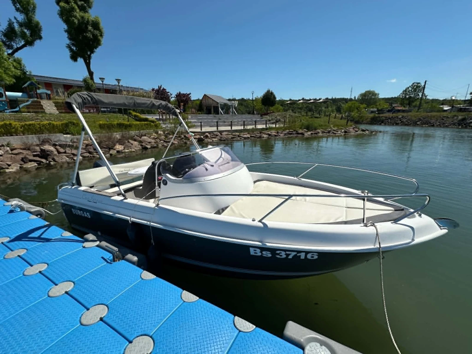 Моторна яхта Jeanneau Cap Ferret 522 Sundeck