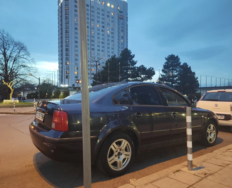 VW Passat, снимка 1 - Автомобили и джипове - 47400948