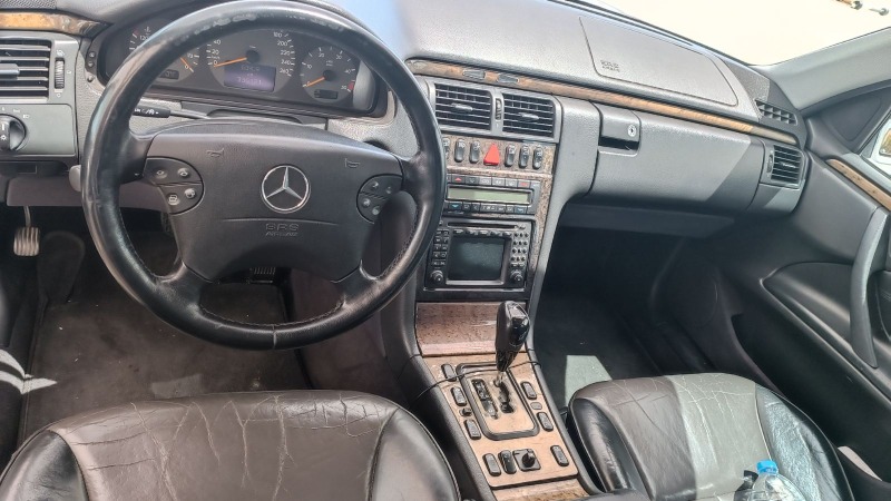 Mercedes-Benz E 320, снимка 8 - Автомобили и джипове - 46243561