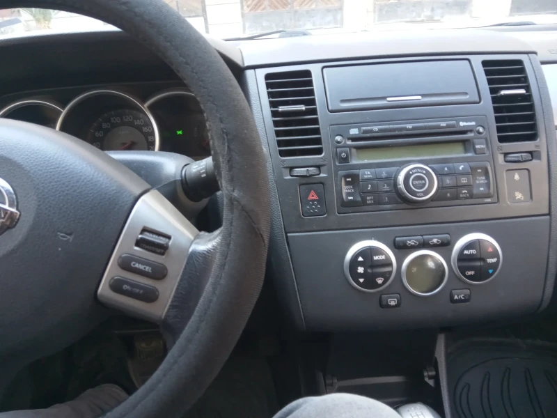 Nissan Tiida Tekna 1.8, снимка 7 - Автомобили и джипове - 47890321